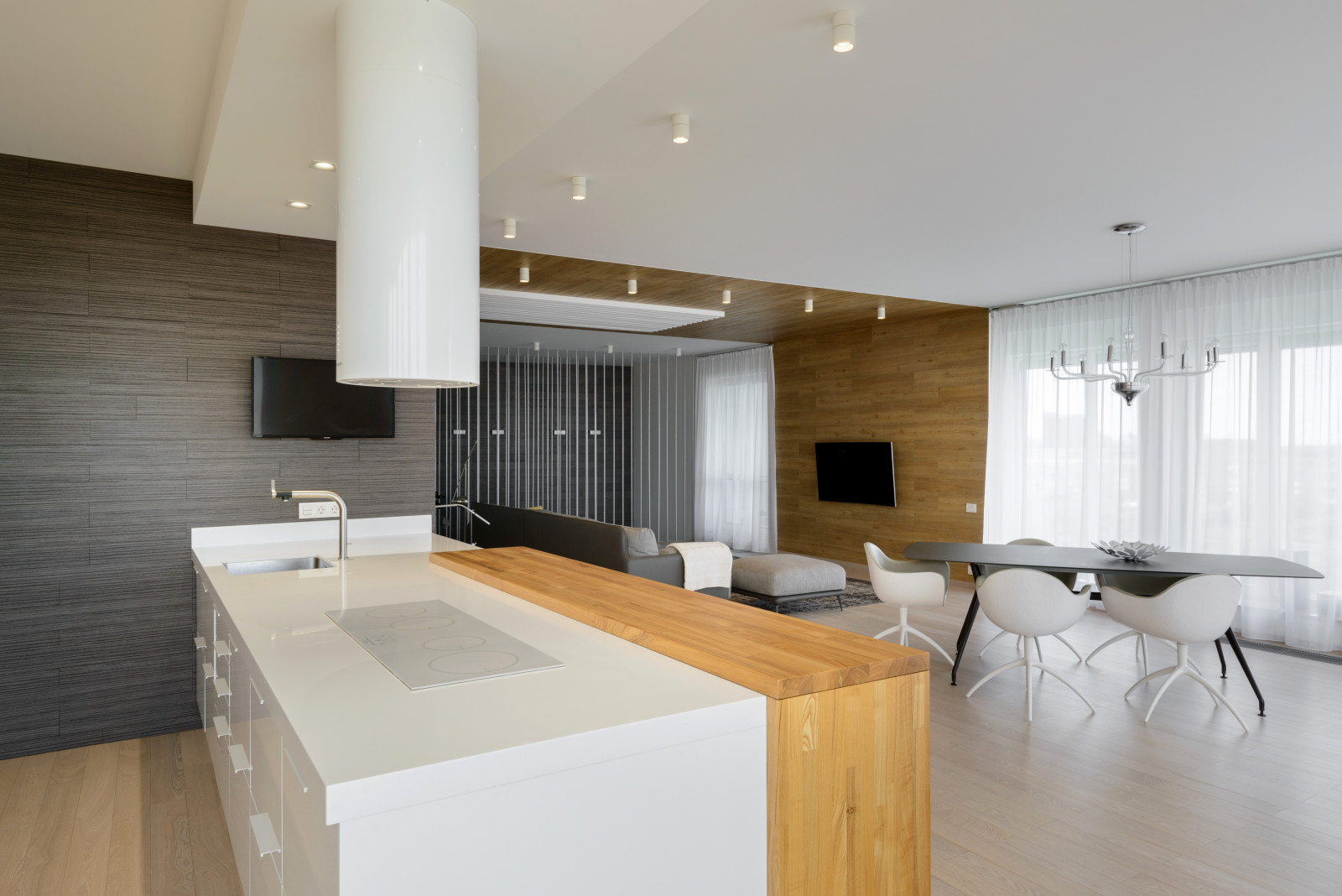 Современная квартира с Сибирским характером.