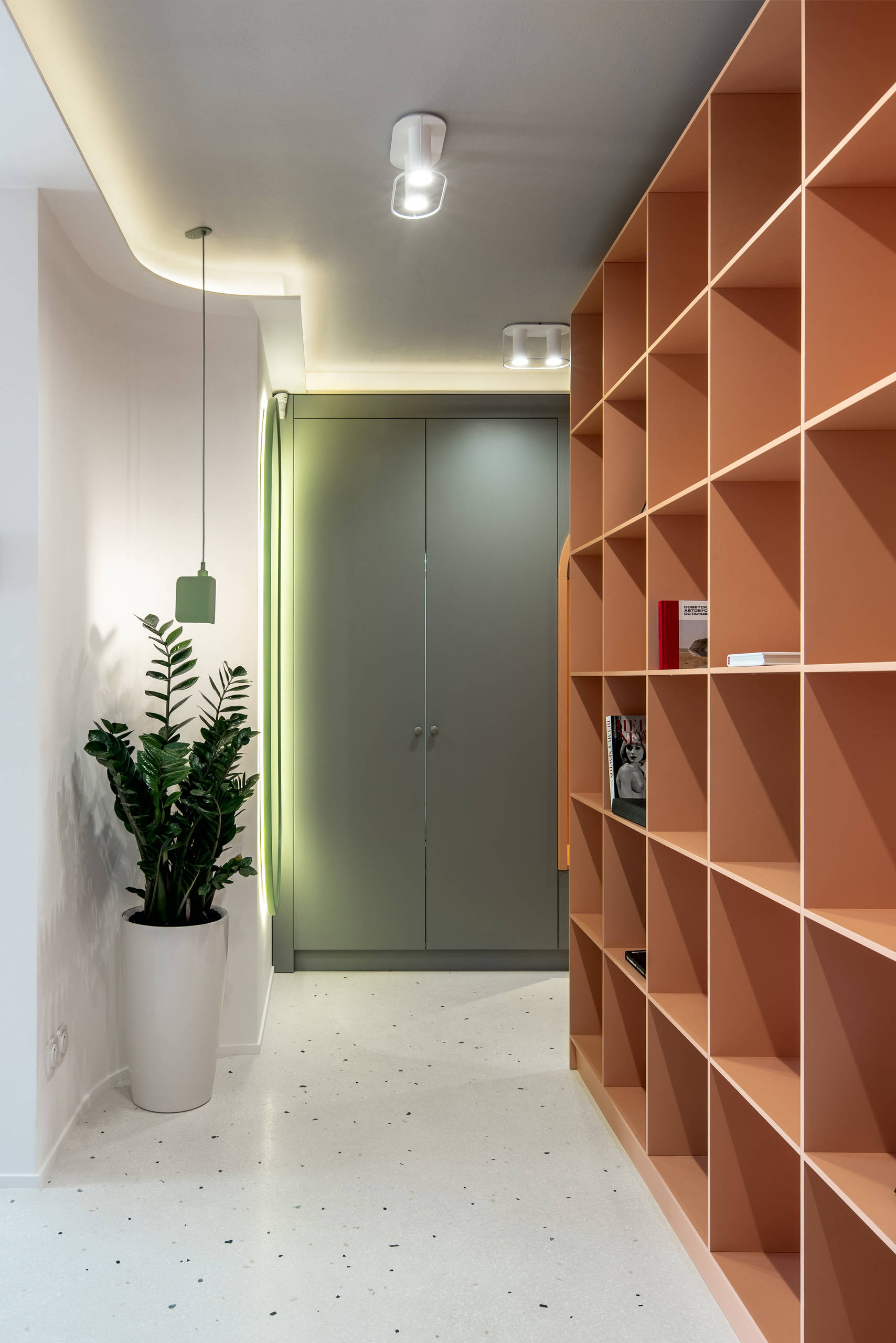 Houzz Украина: Квартира с окном из спальни в ванную