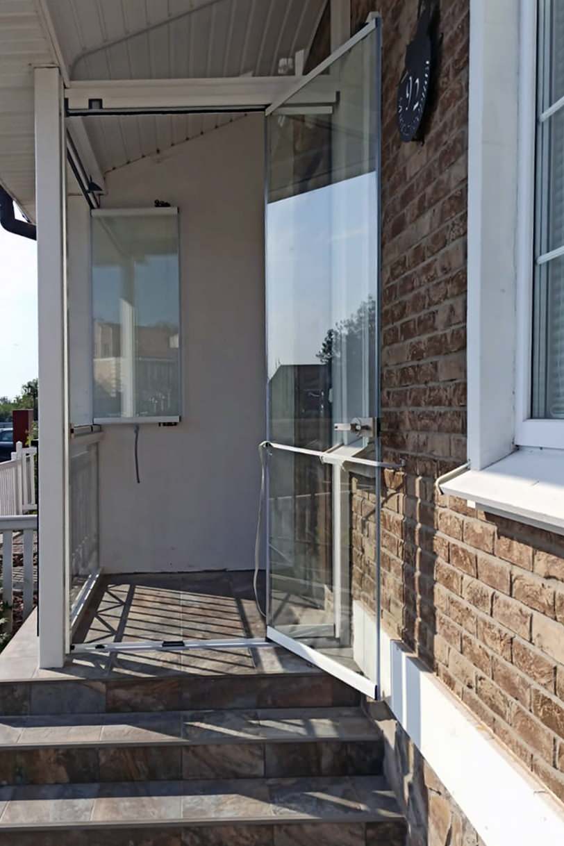 Остекление крыльца в Подмосковье