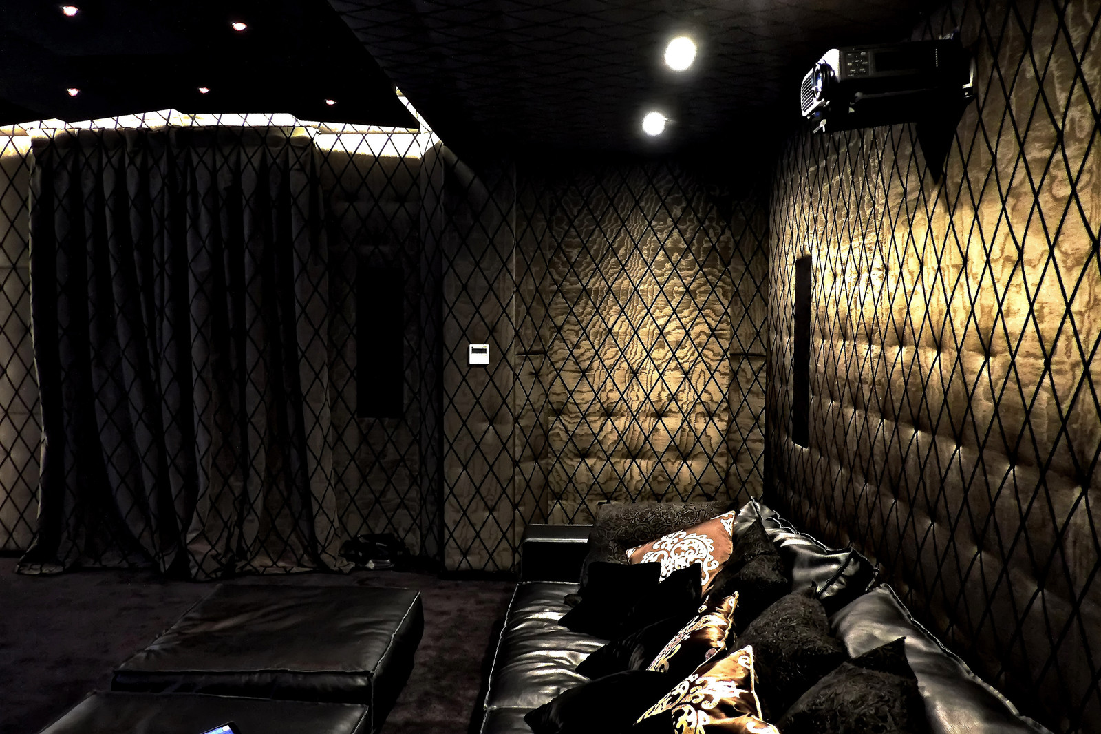 Кинозал в поселке Лемболово Пещера драконов