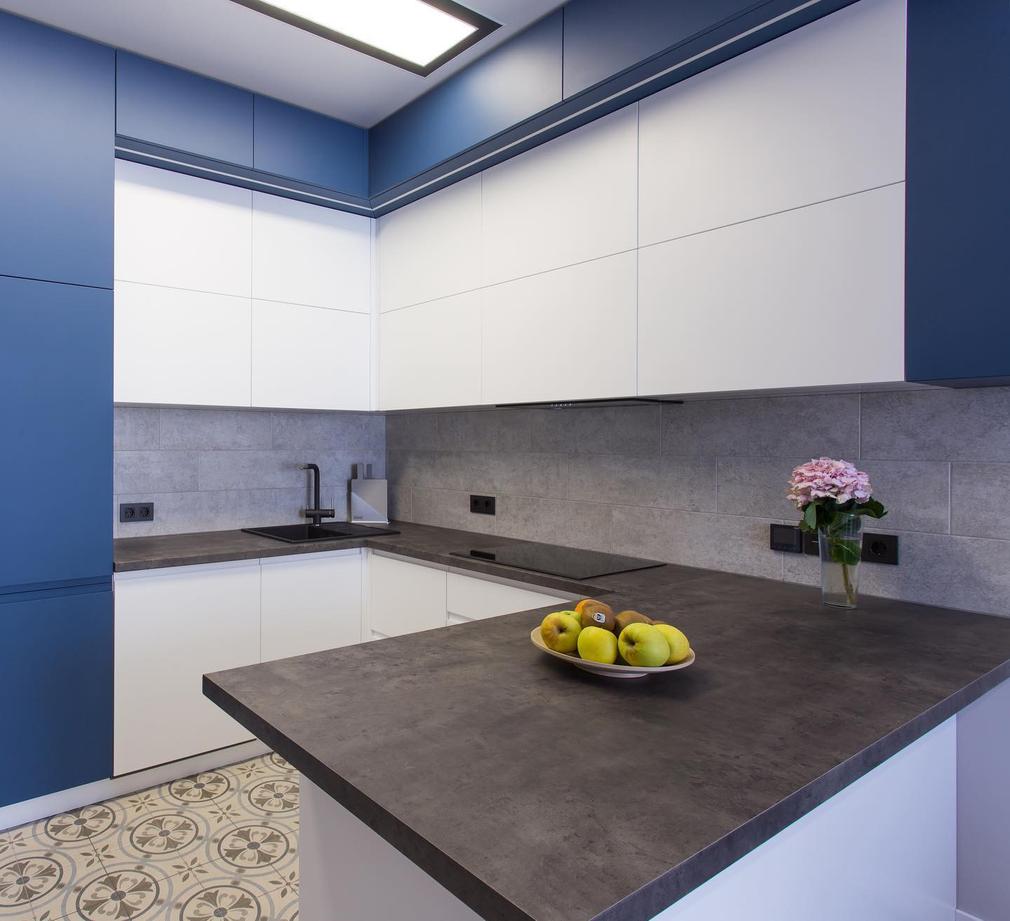 Кухня Клайд Сапфир на заказ от дизайнера