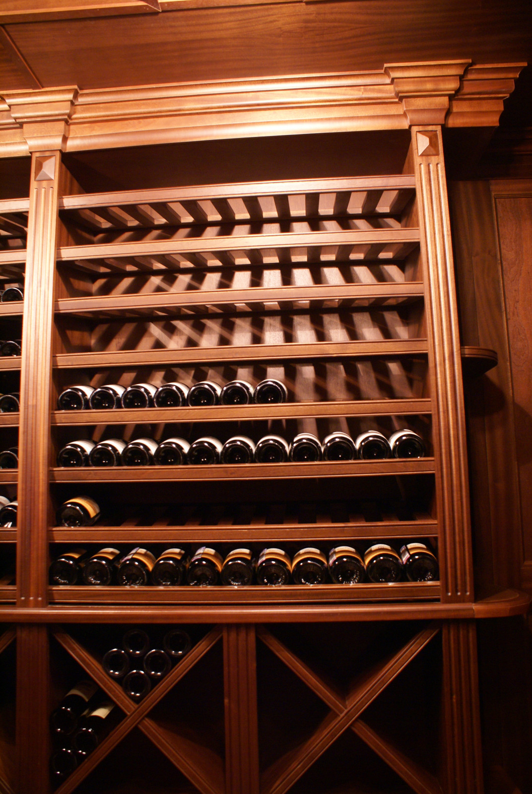 Винный погреб красного дерева / Mahogany Wine Cellar.