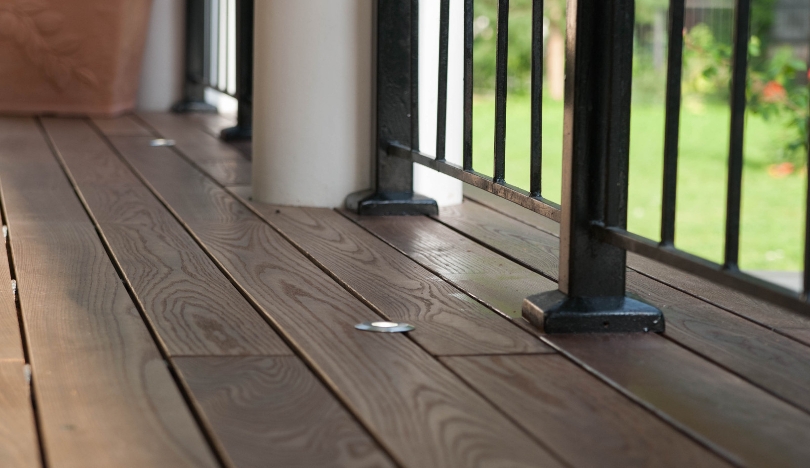 Веранда загородного дома