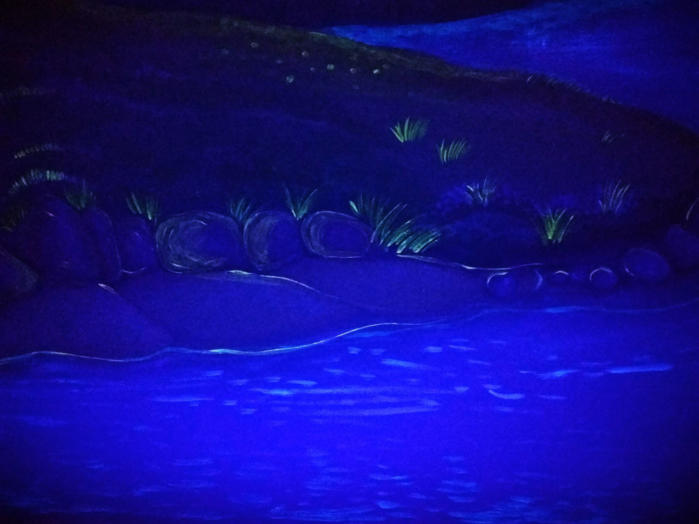 Пейзаж в детской светящимися красками