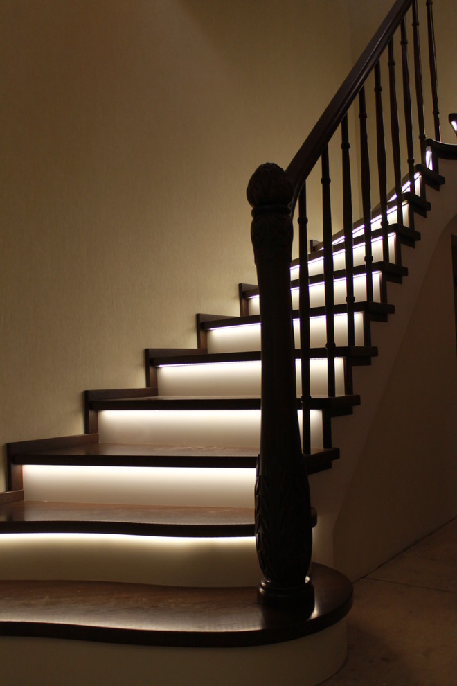 Обложка проекта: Лестница с подсветкой ступенй