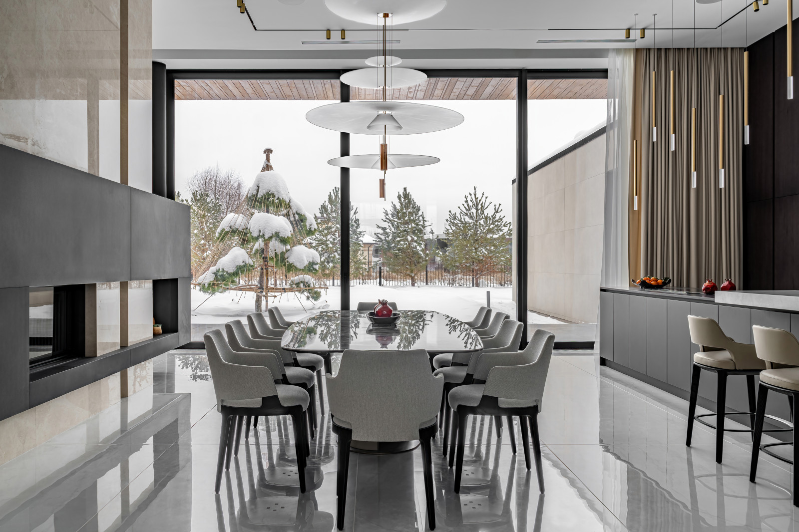 Двухэтажный загородный дом в современном стиле с глиняными акцентами