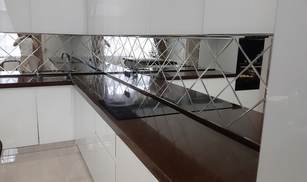 Зеркальный фартук на кухню