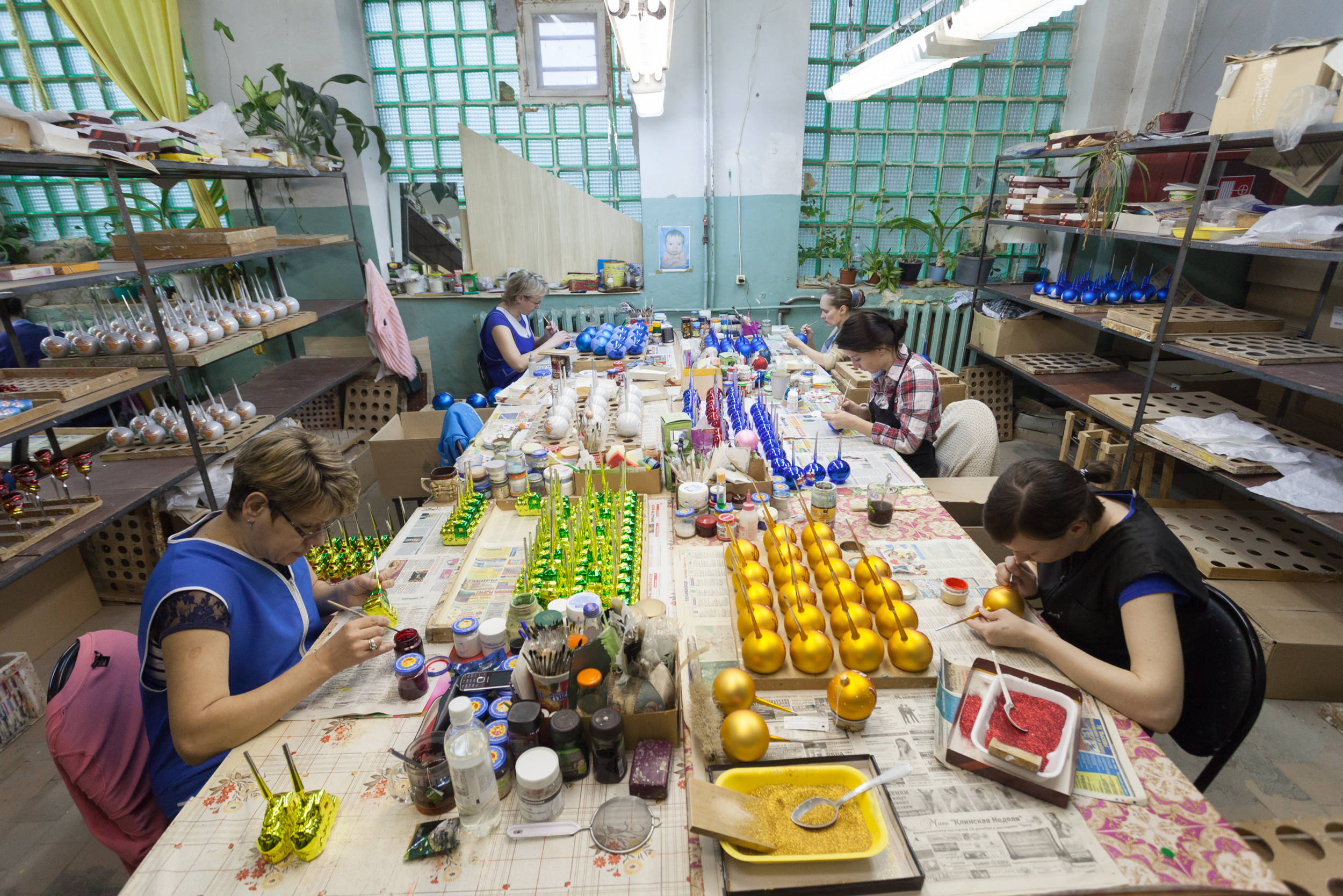 Портрет: Российские новогодние игрушки от фабрики «Елочка»