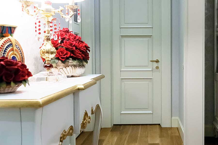 Окрашенные двери