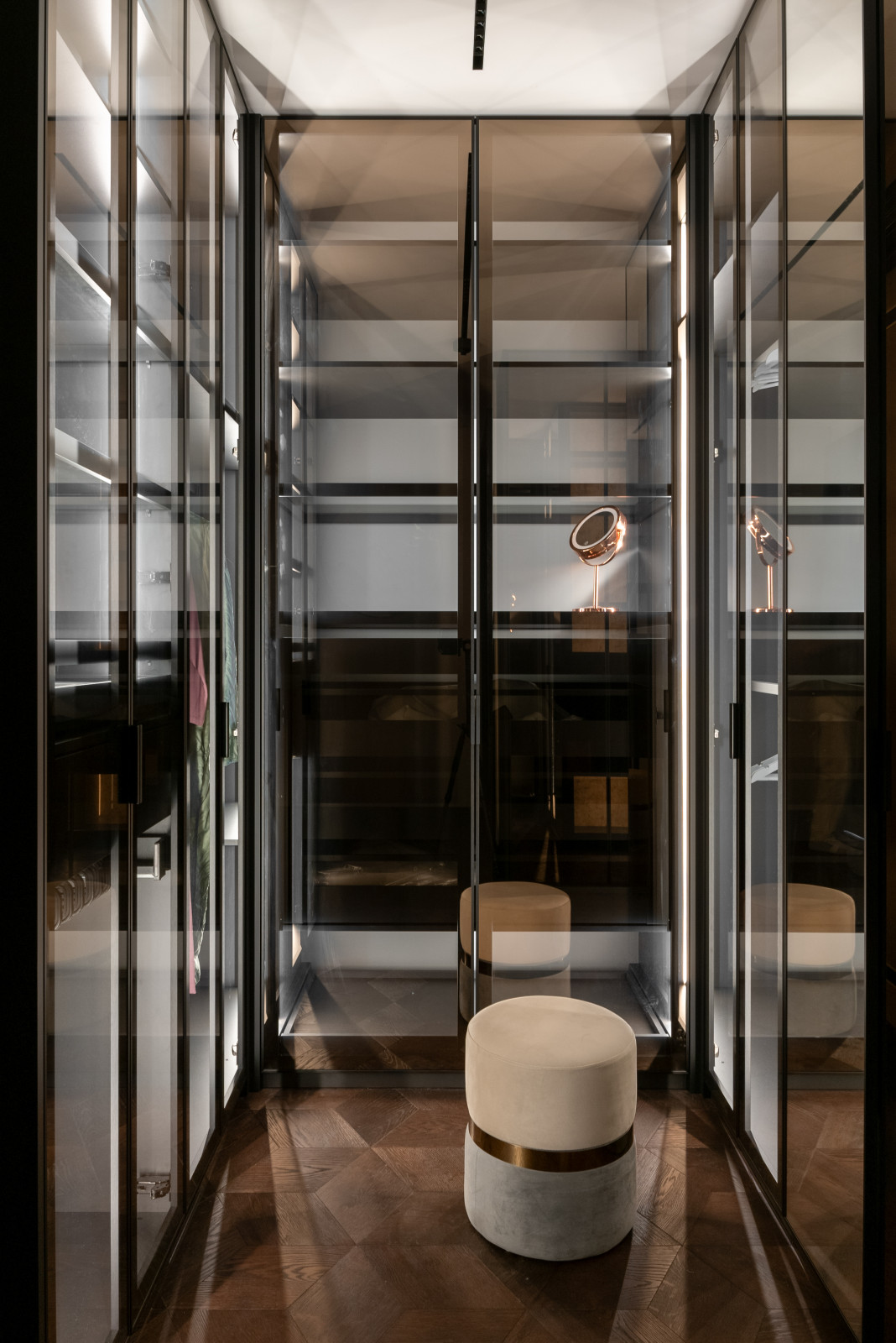 Обложка проекта: Стеклянный гардероб