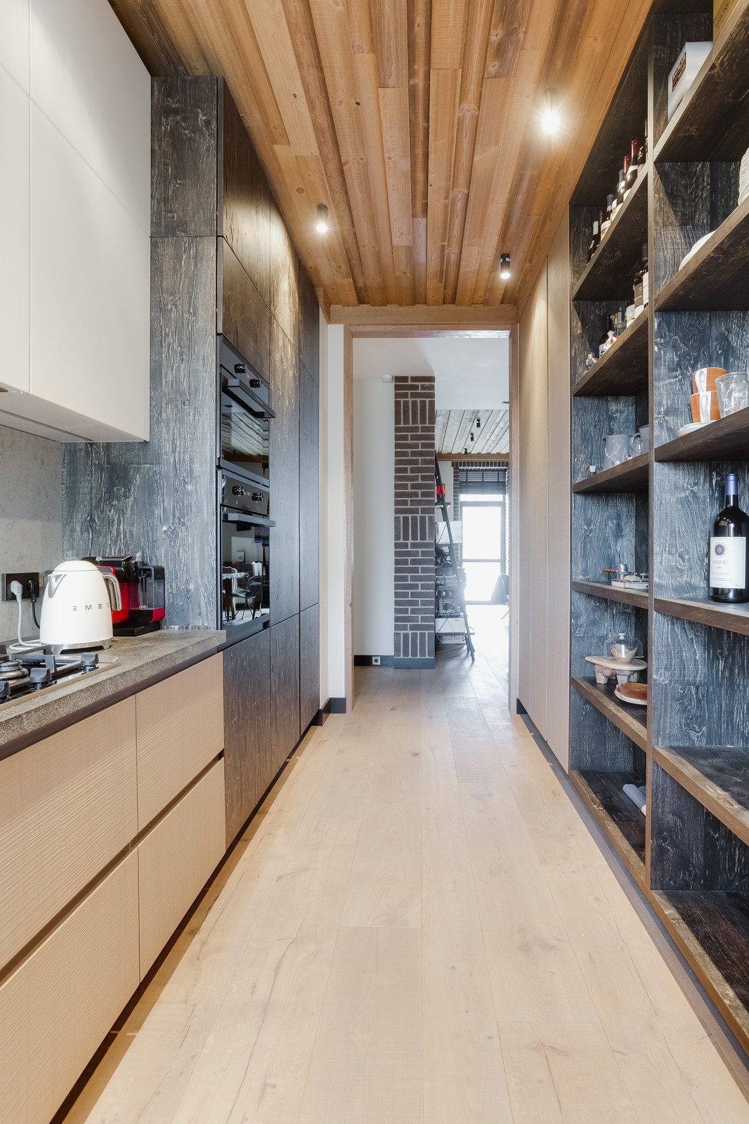 Необычное сочетание березы Old legno naturale, структурного шпона и эмали