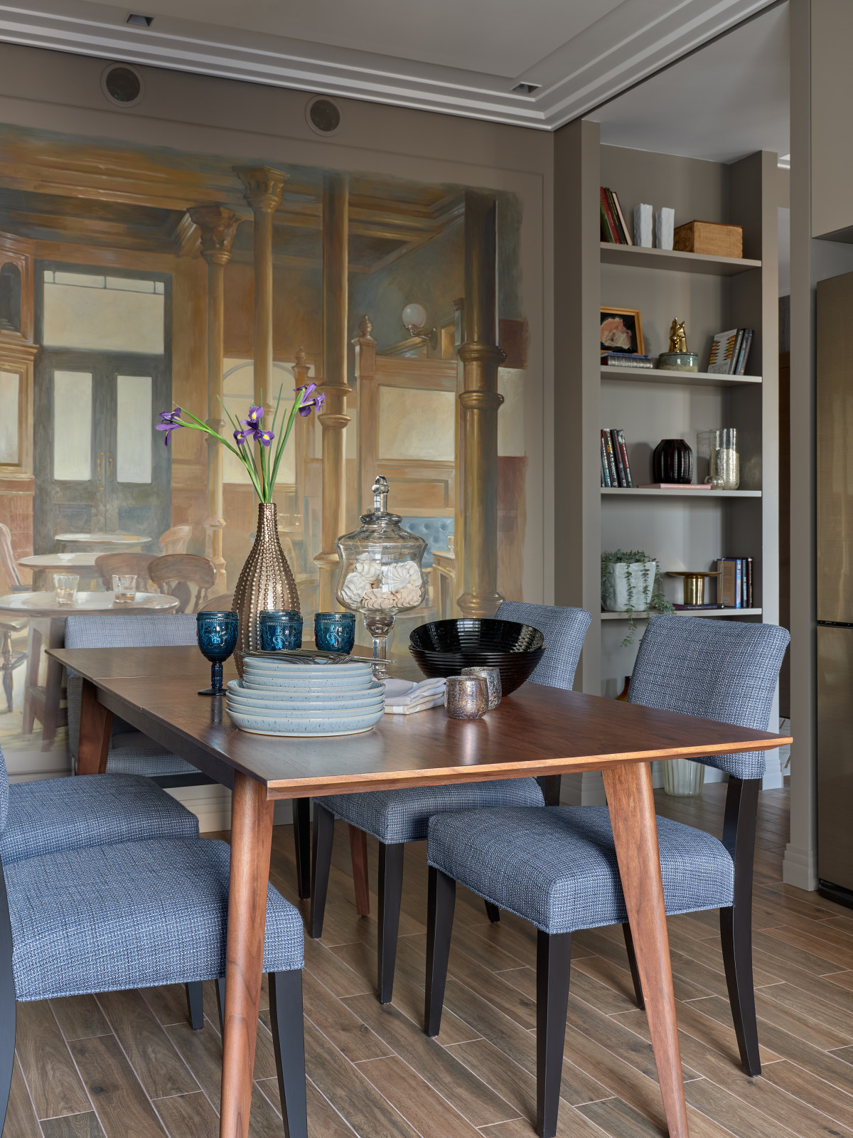 Современный интерьер с отсылкой к классике. Дизайнер Татьяна Нацвина.