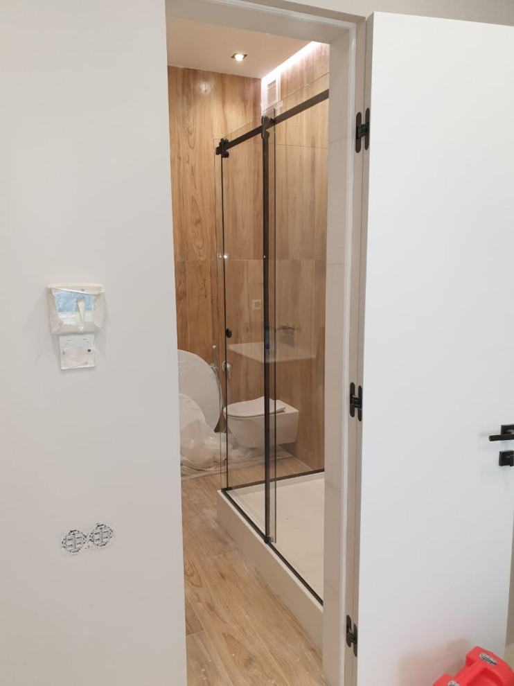 Стеклянная перегородка в душевую