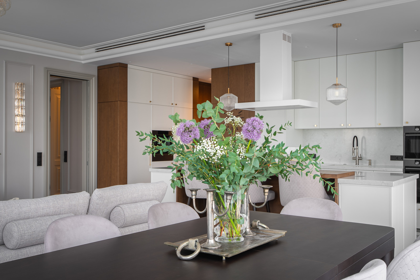 с видом на реку