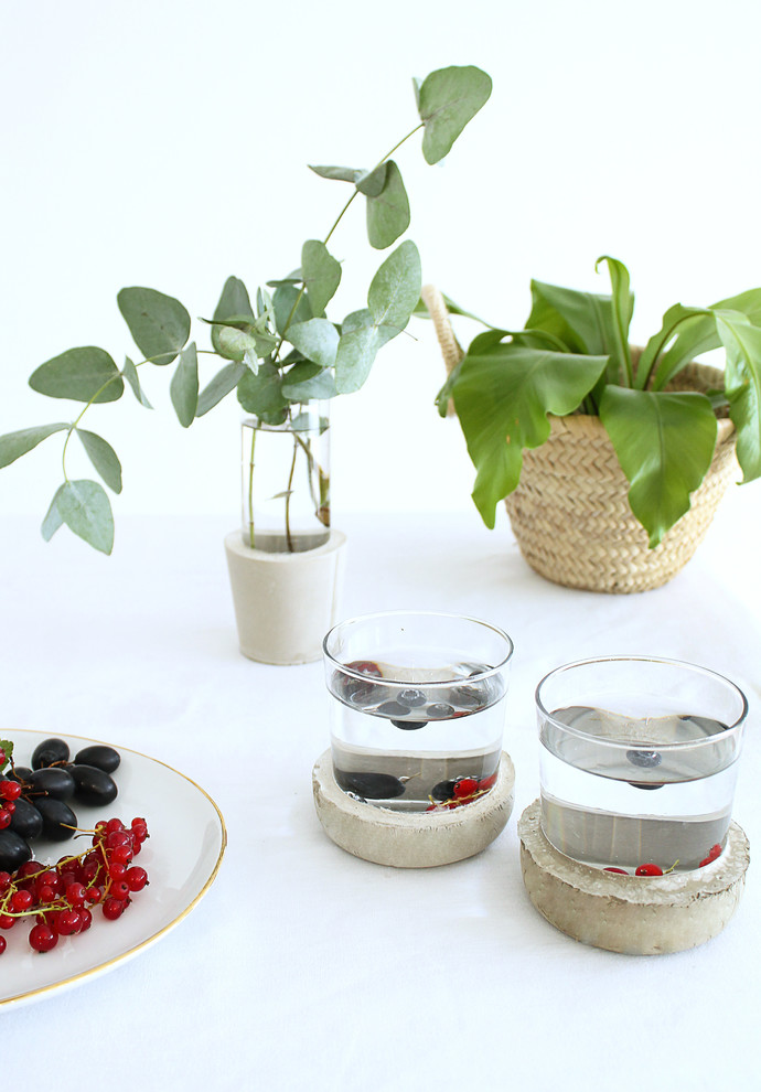 Своими руками: Делаем вазы из стакана и цемента