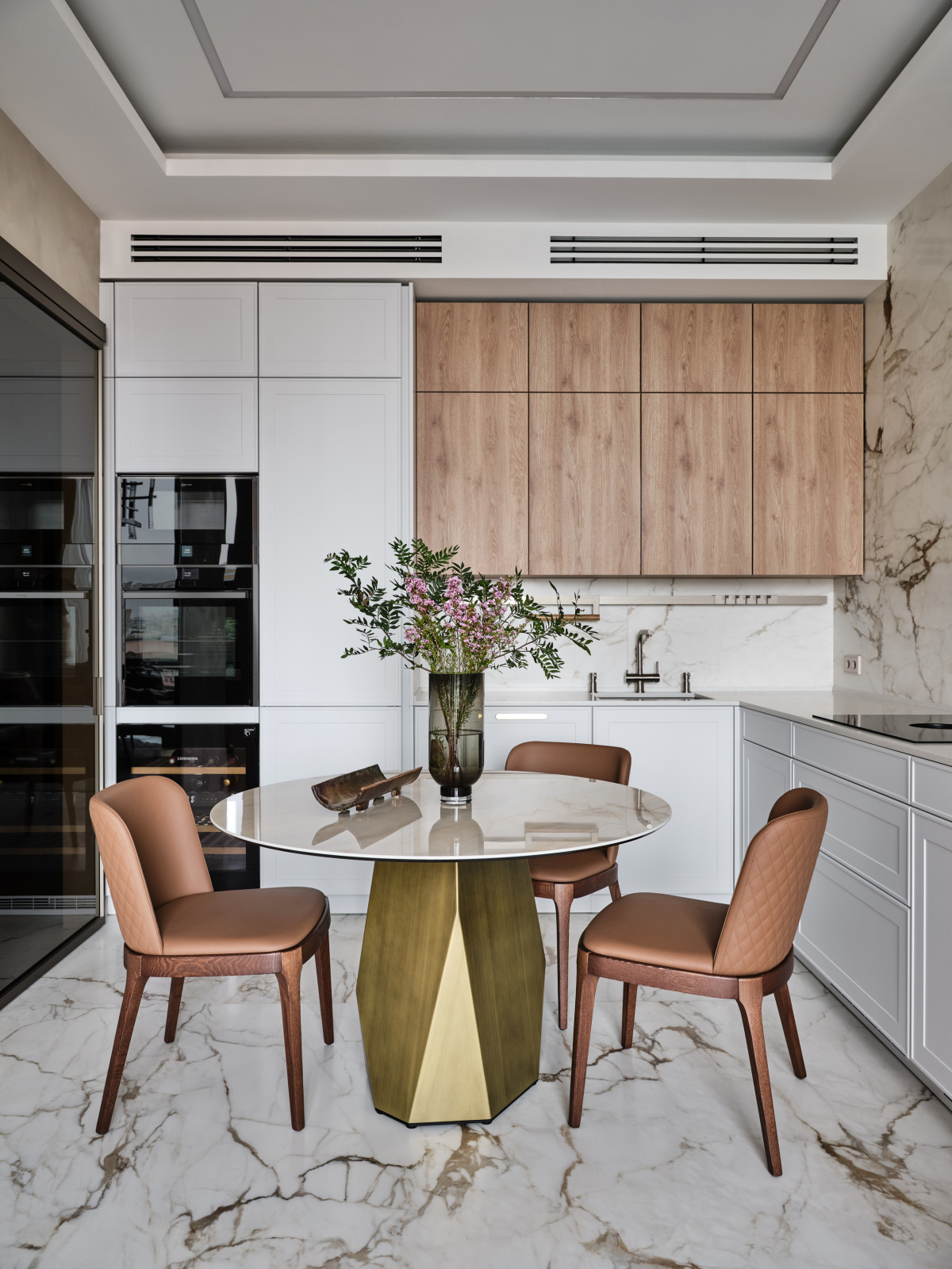 Элегантный интерьер, в котором интересна каждая деталь.