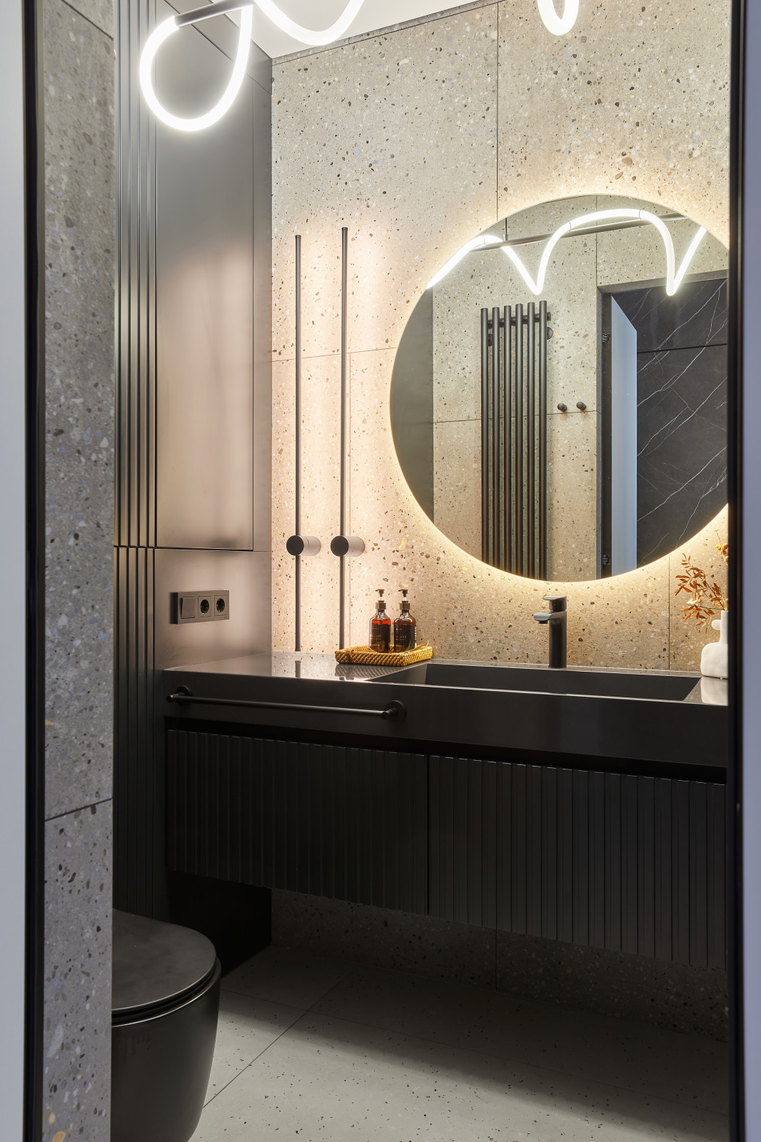 Монохромный минимализм