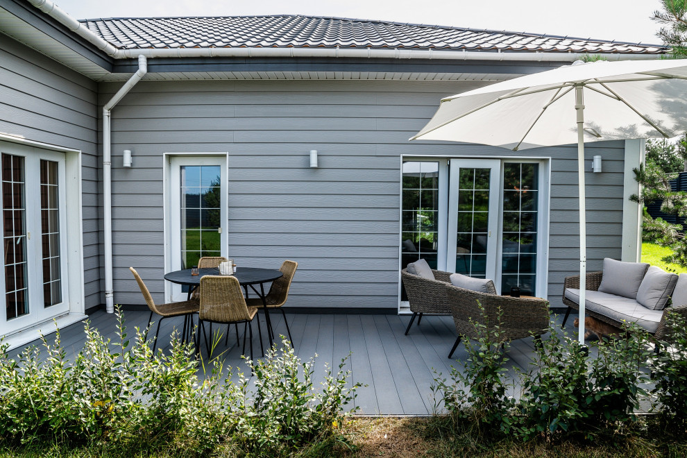 Одноэтажный серый дом