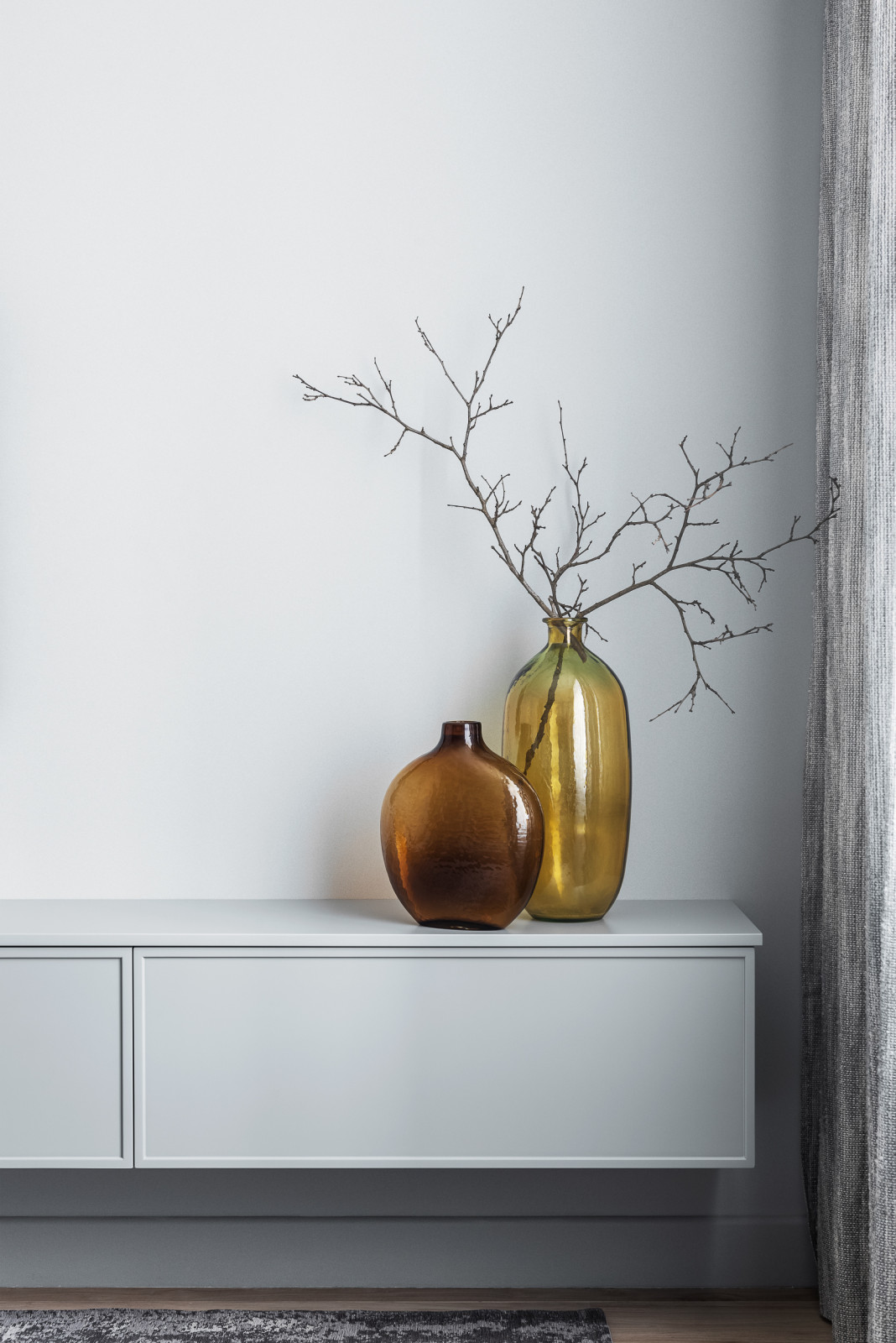 на стороне монохрома