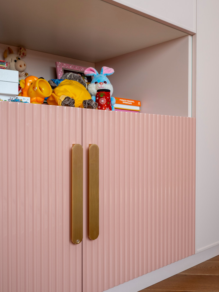Меблировка детской в розовых тонах