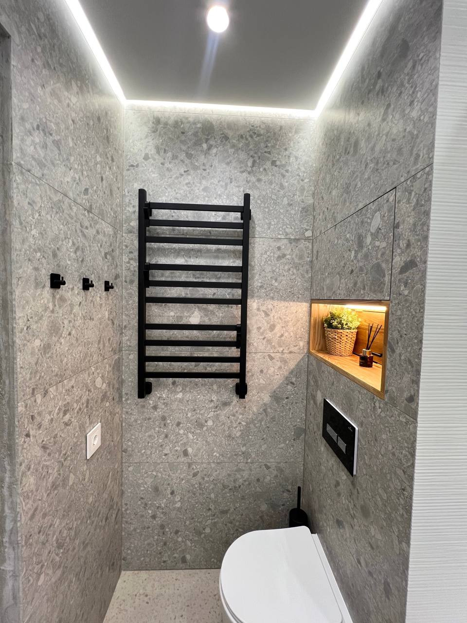 Современная ванная в серо-бежевой палитре