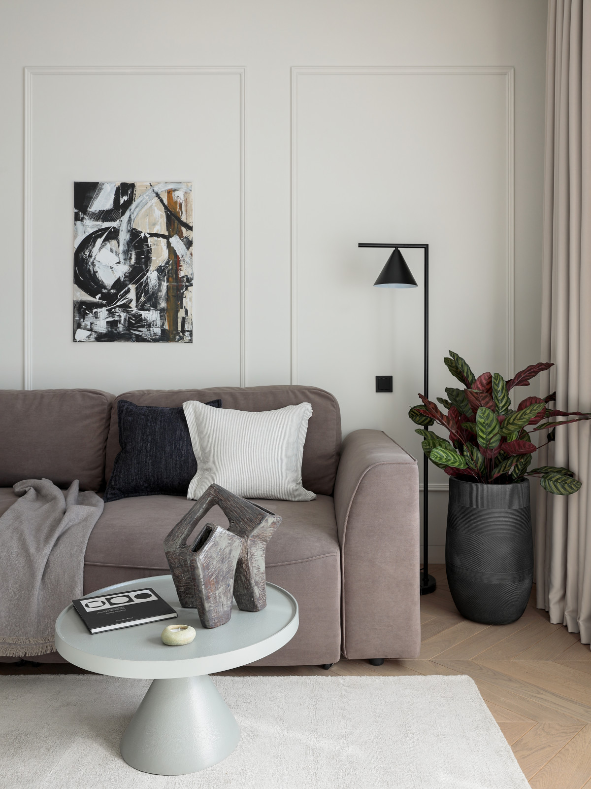 Stylish apartment with masterbedroom and home office