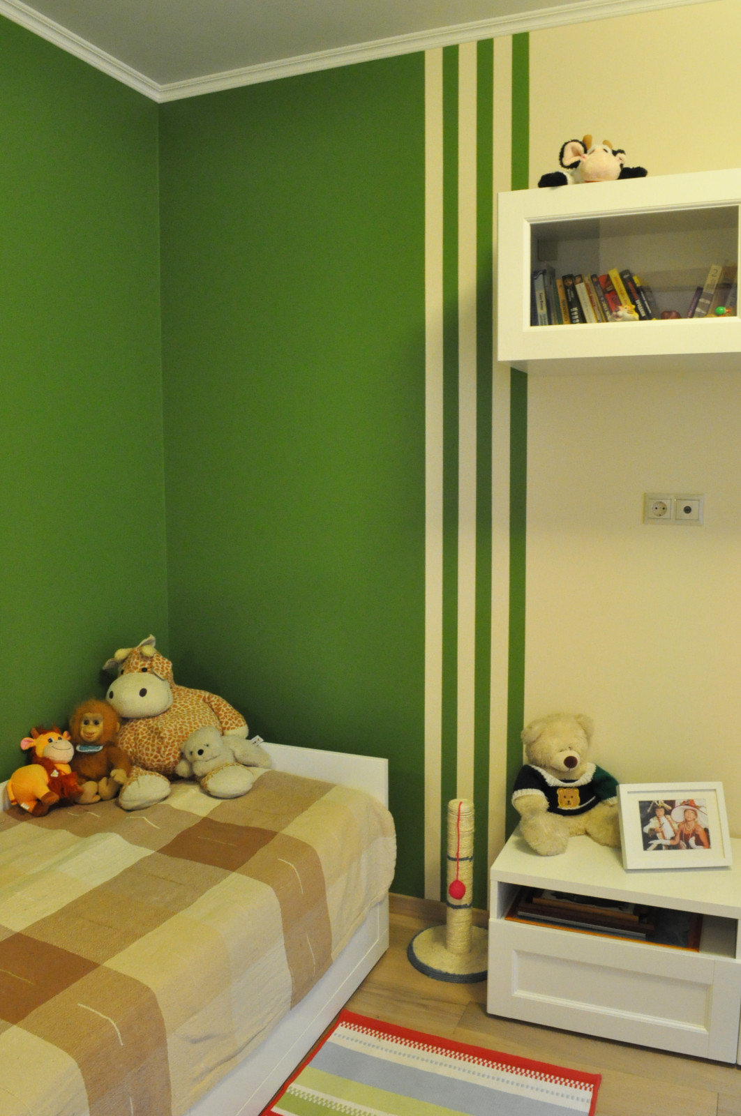 м. Молодежная