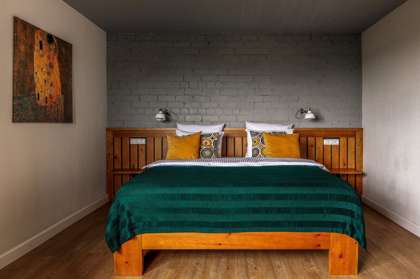 Обложка проекта: Апартаменты в стиле лофт для аренды 1