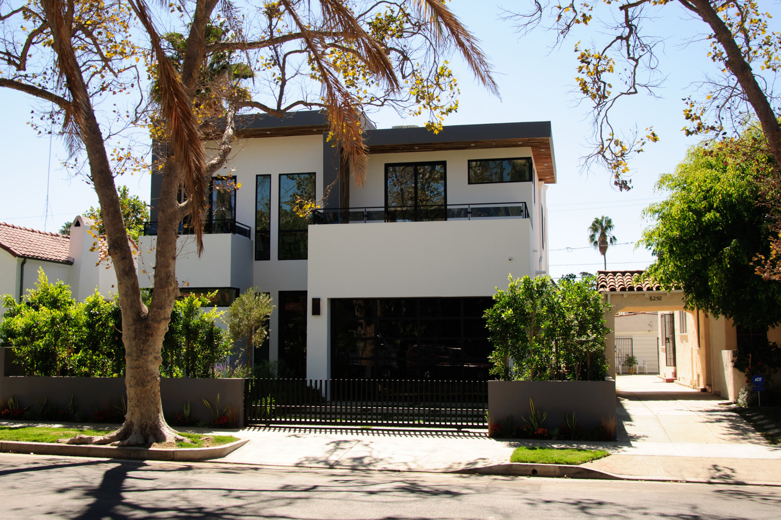 Западный Голливуд - Лос Анджелес. Дом в современном стиле.