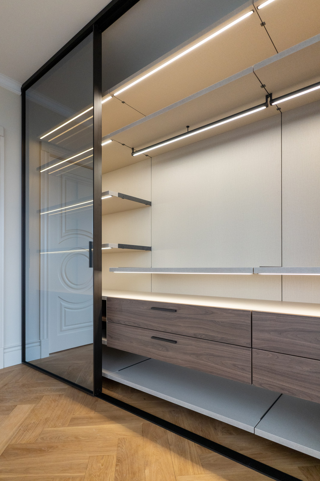 Воздушная гардеробная APPERIA для сталинки в центре Москвы