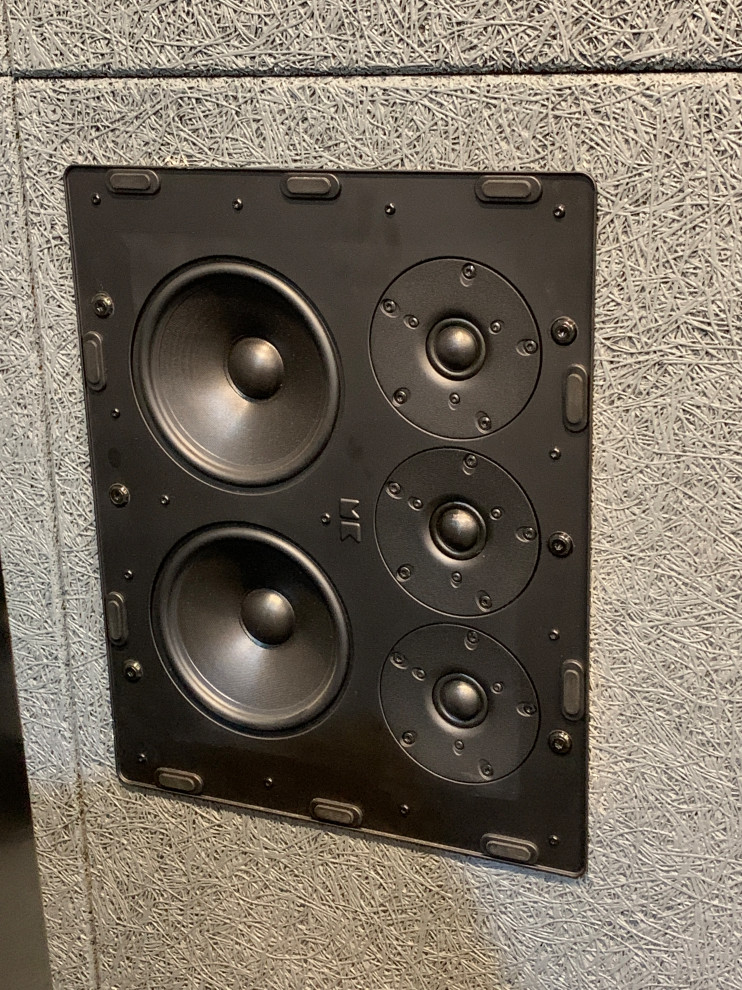 Шоу-рум домашних кинотеатров.