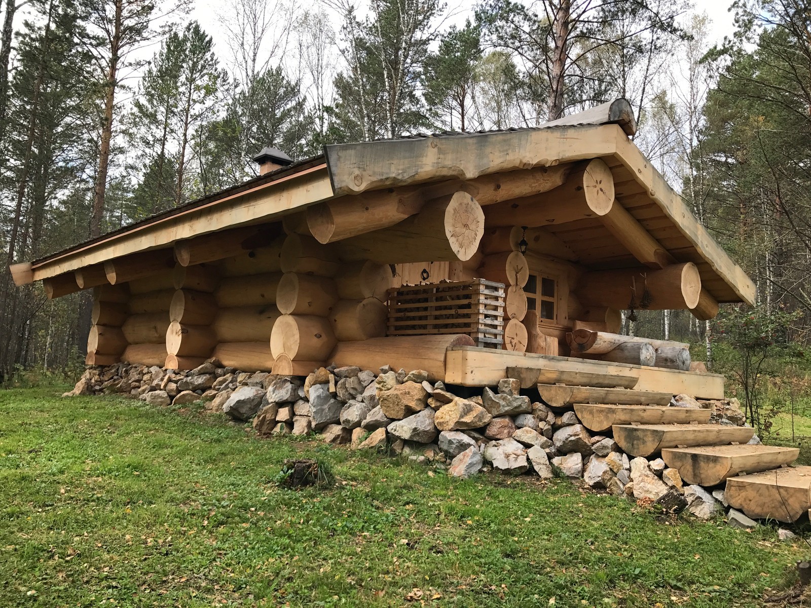 Баня из бревна диаметром 60-80 см