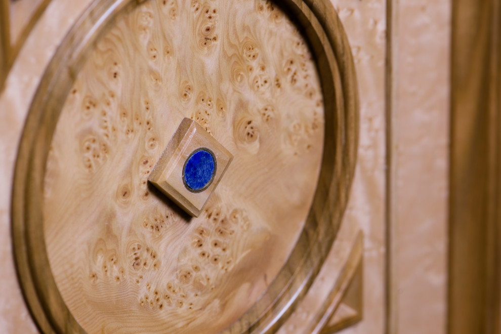 Прихожая и коридор в отделке декоративным шпоном.