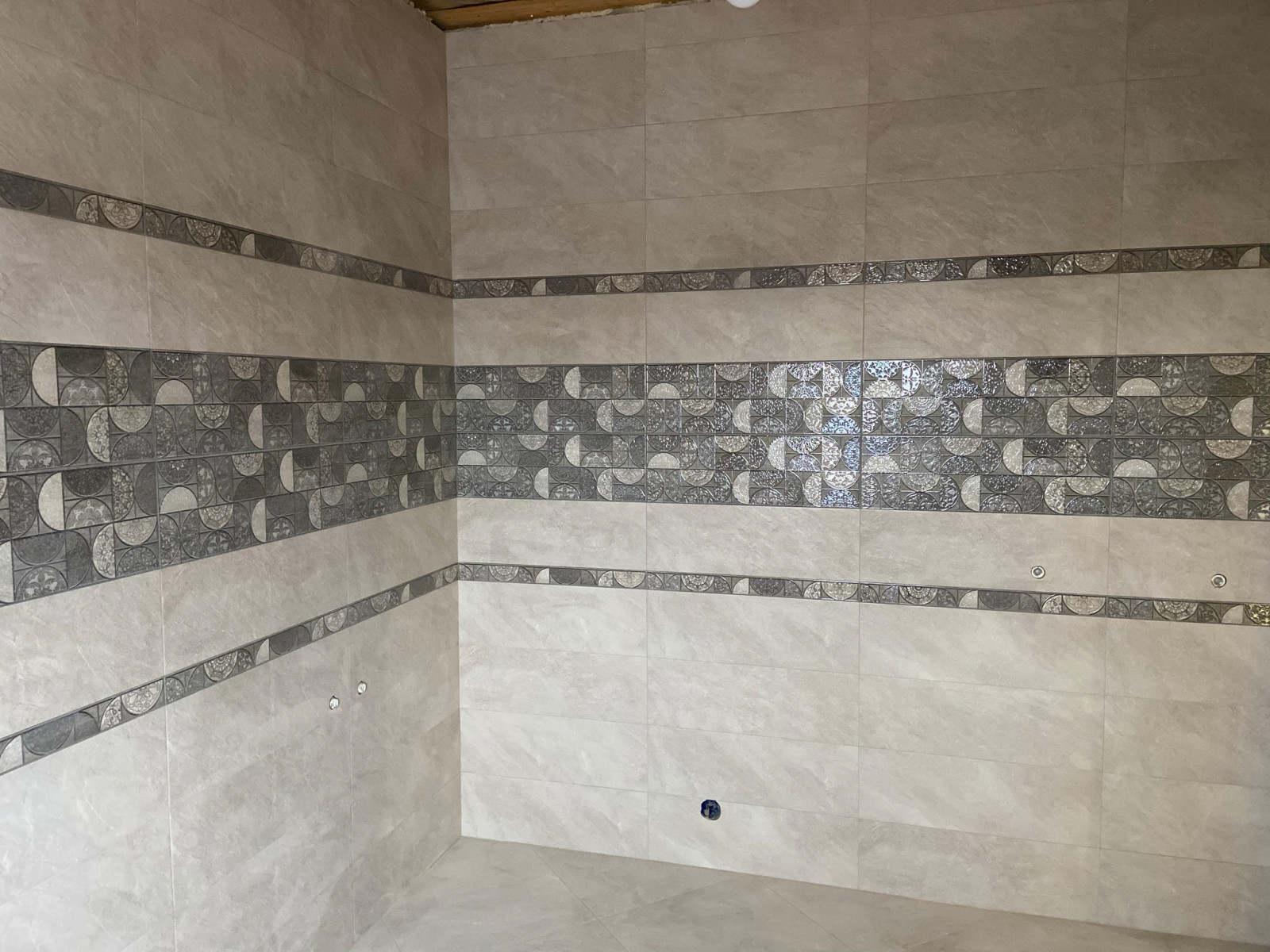 Укладка керамогранита в ваной