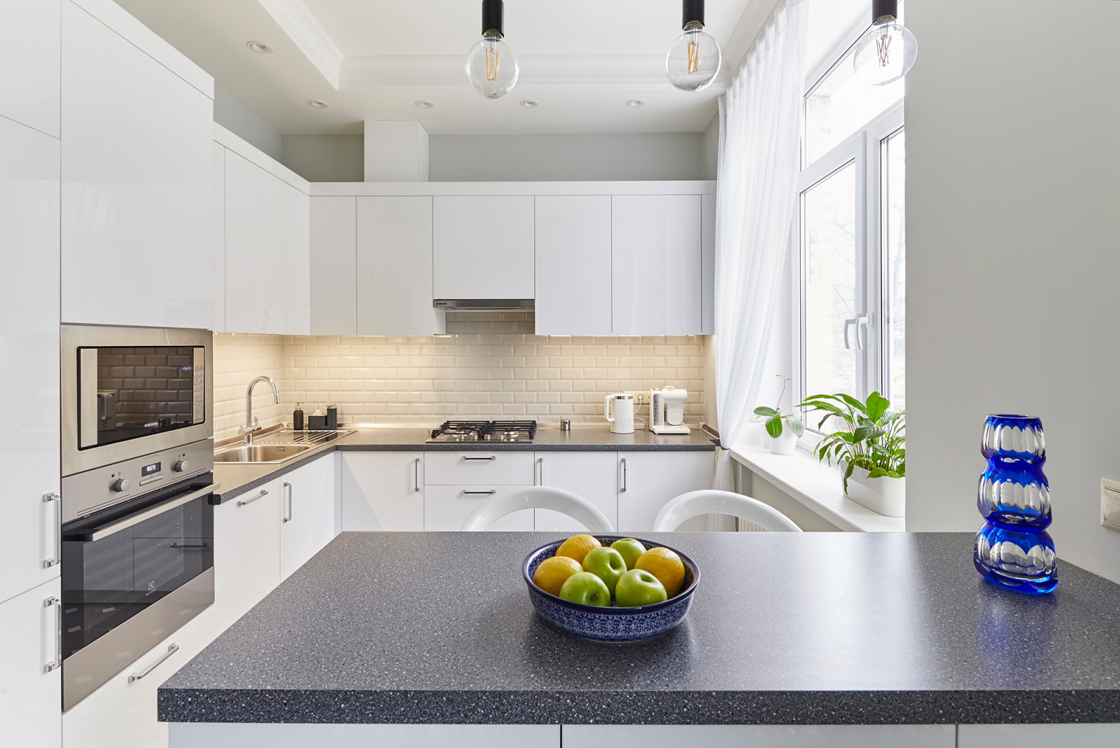 Интерьер небольшой кухни