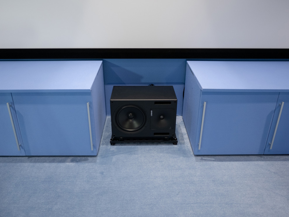 Домашний кинотеатр в мансарде