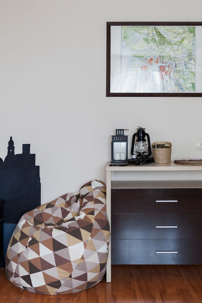 В гостях: Коллекция фонарей, винтажное бюро и петербургская эклектика