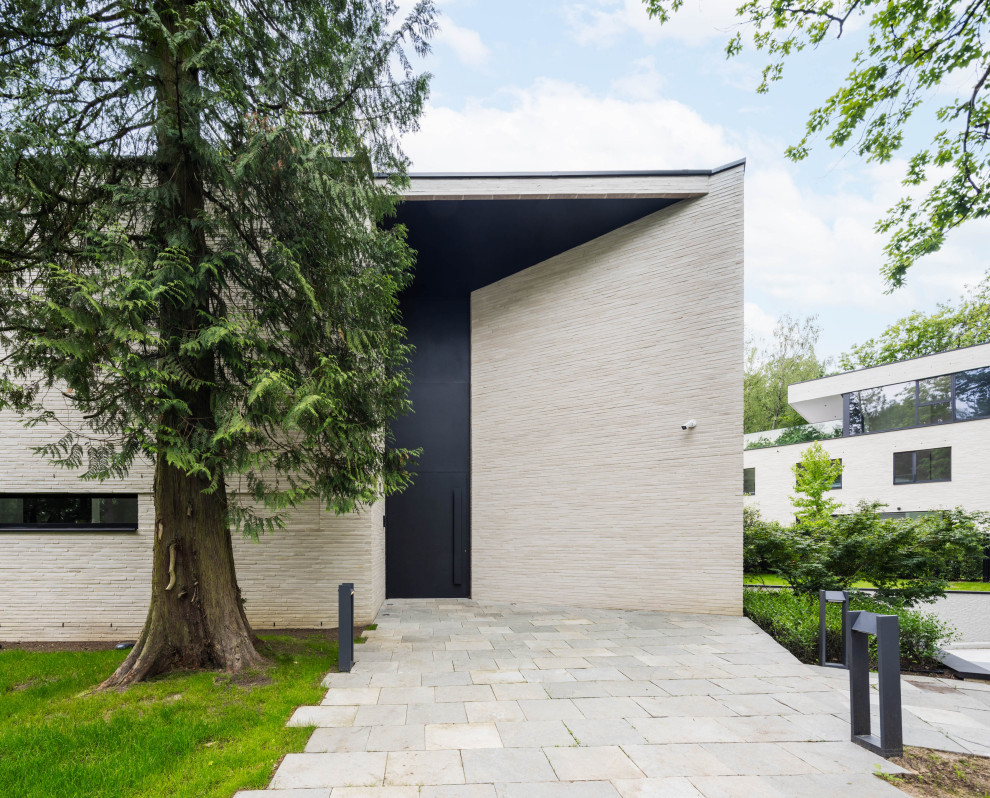 Four suite apartment building