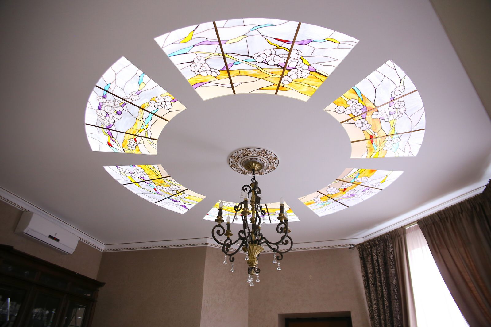 Обложка альбома: витражи