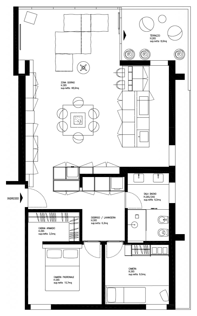 В закладки: 3 проекта со встроенными шкафами «во всю стену»