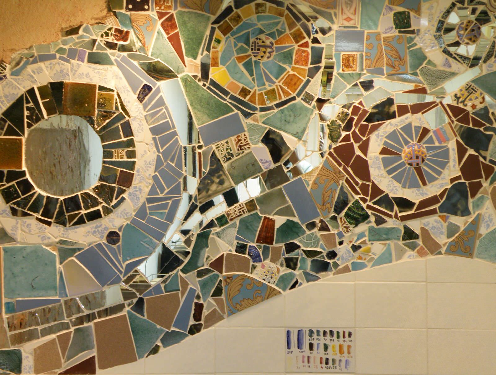 Мозаичные и рельефные керамические панно