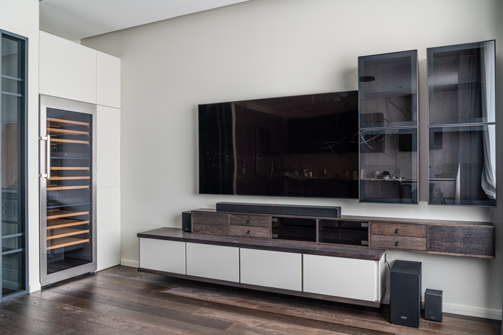 Мебель для гостиной с подвесной ТВ тумбой