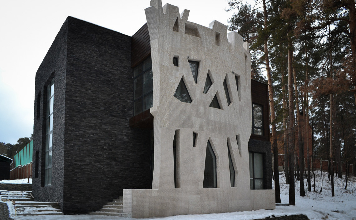 Остекление фасада загородного дома