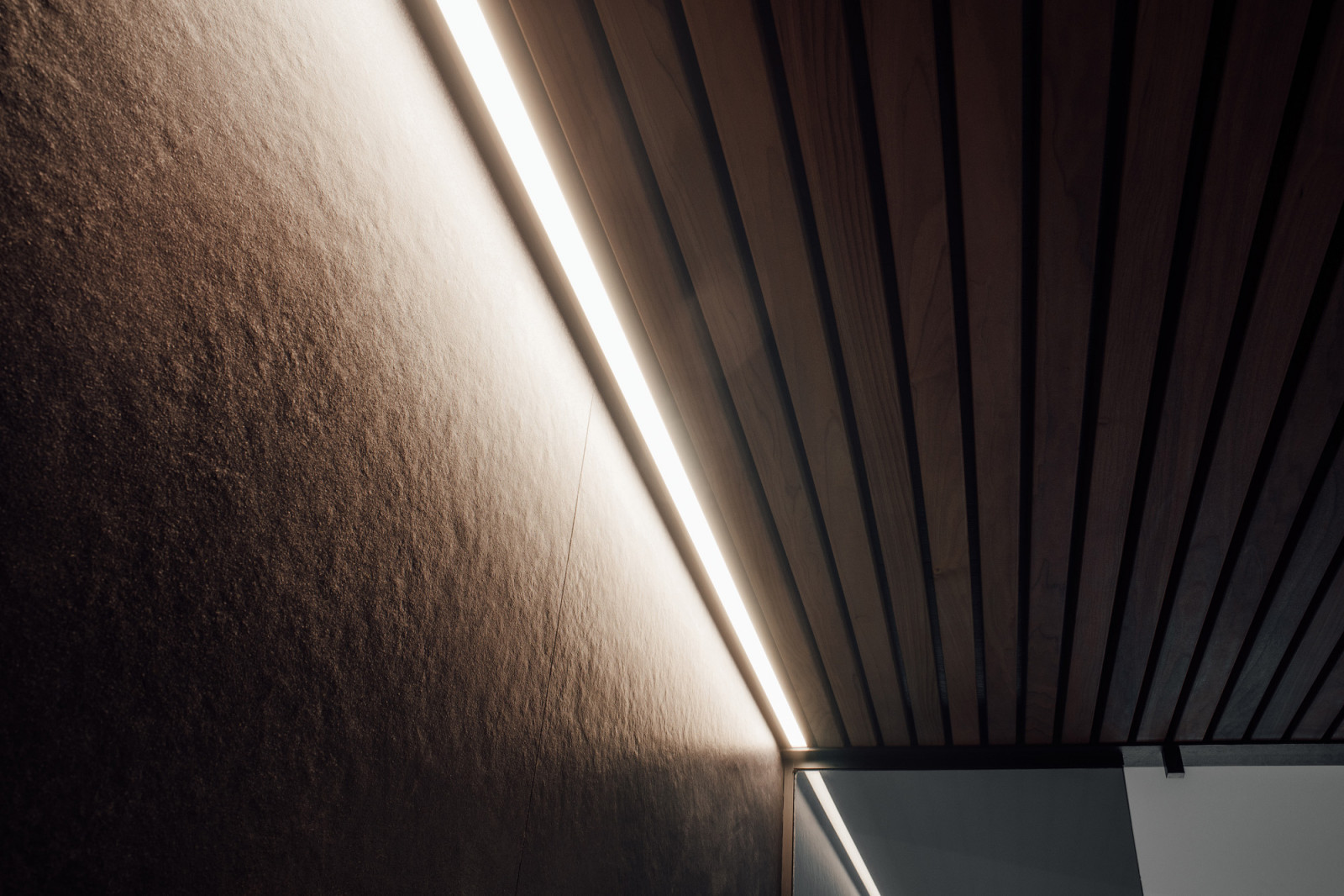 Потолок в сауне с подсветкой