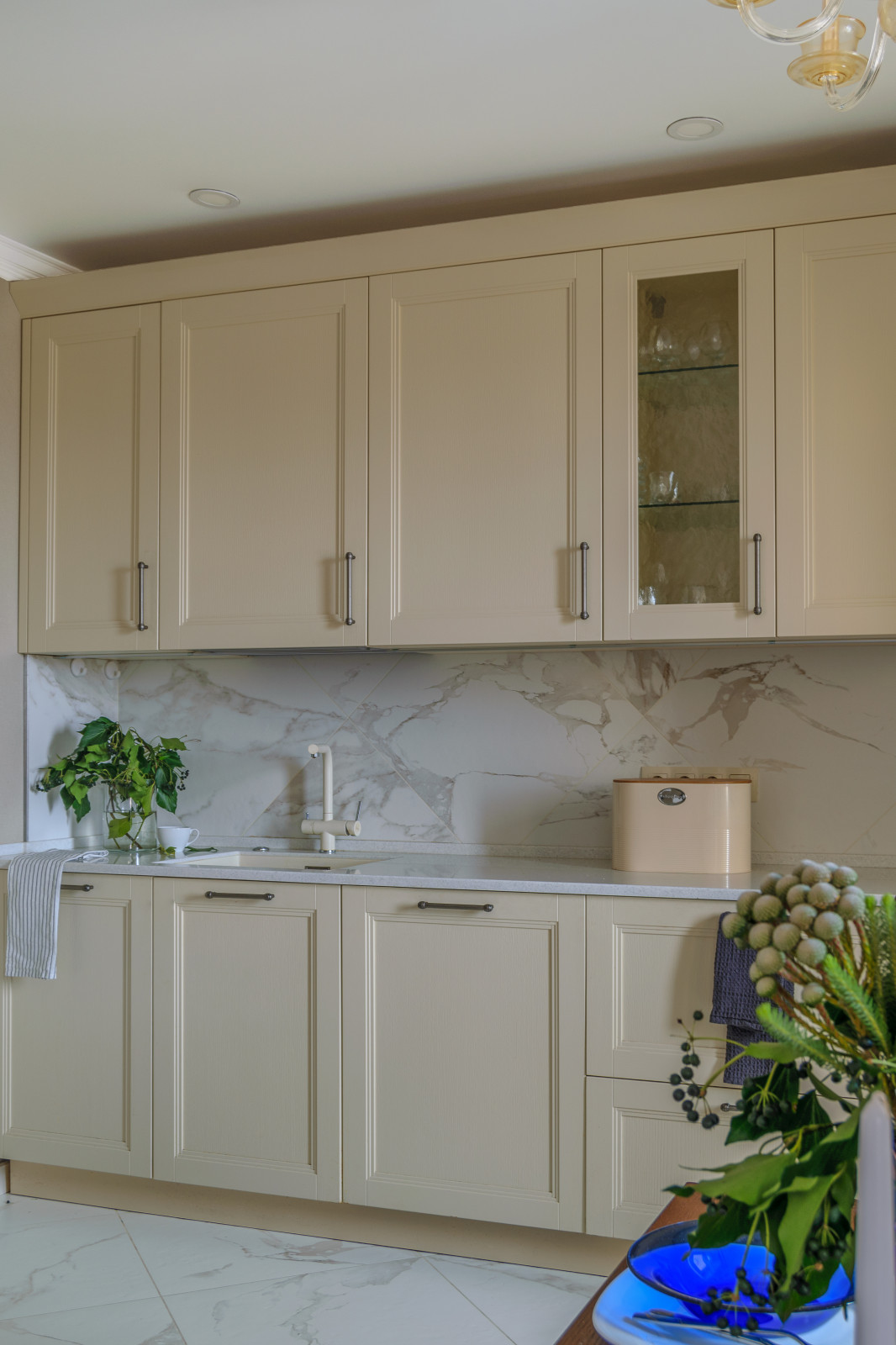 Обложка проекта: Светлая неоклассика в 3-х комнатной квартире для большой семьи с тремя детьми