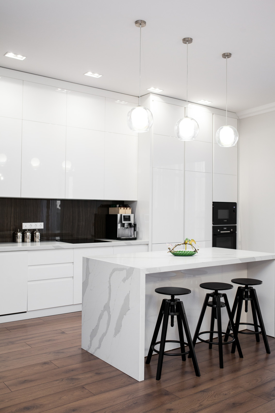 Светлая кухня в современном стиле