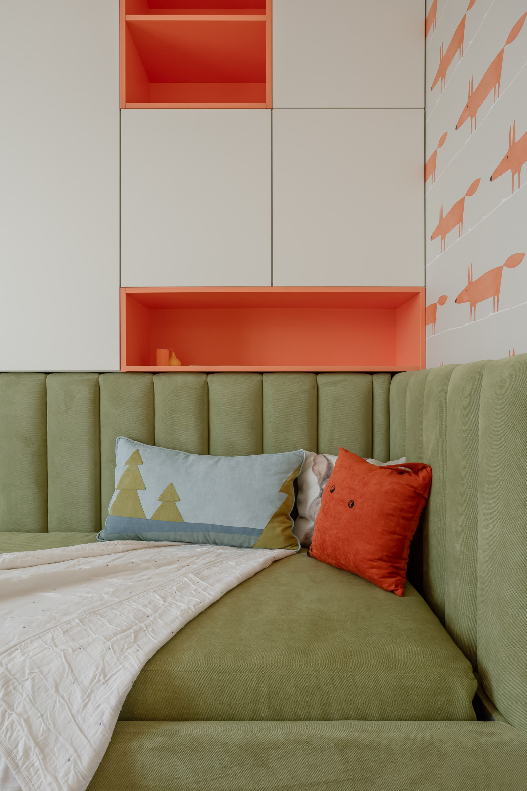 Реализованный проект яркой квартиры в ЖК "Мичурин"