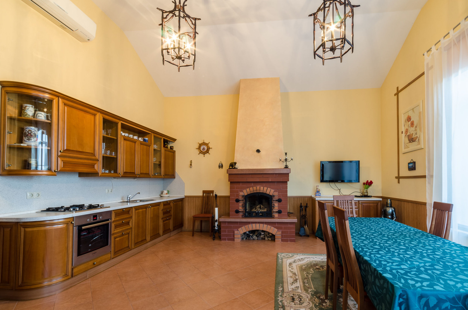 ОЧЕНЬ БОЛЬШОЙ- ШИКАРНЫЙ КОТТЕДЖ! В живописном месте, на берегу реки!