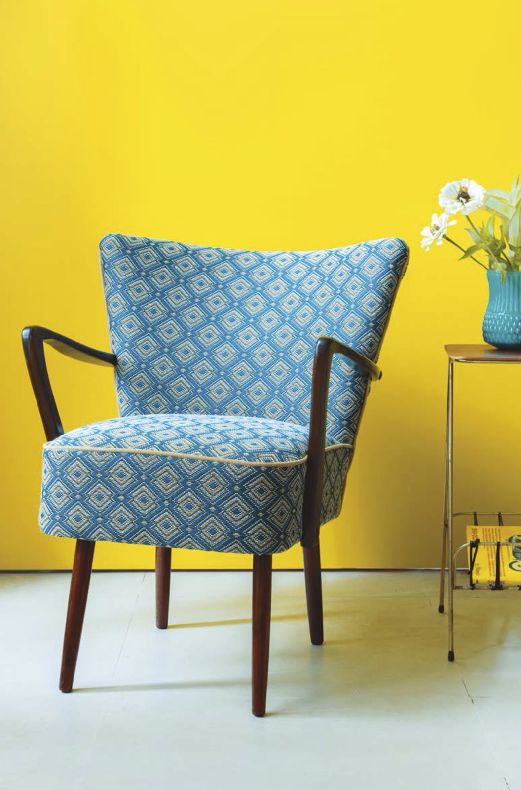 Стильная обивка мебели интересными тканями