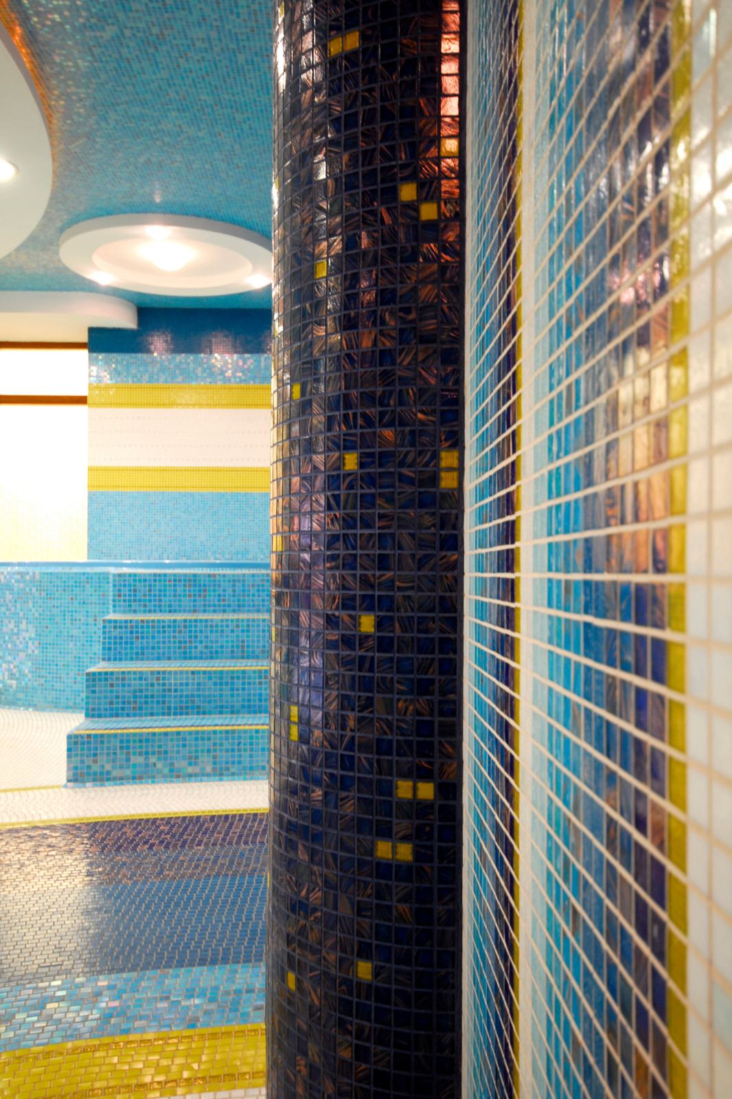 Бассейн в гостиничном комплексе